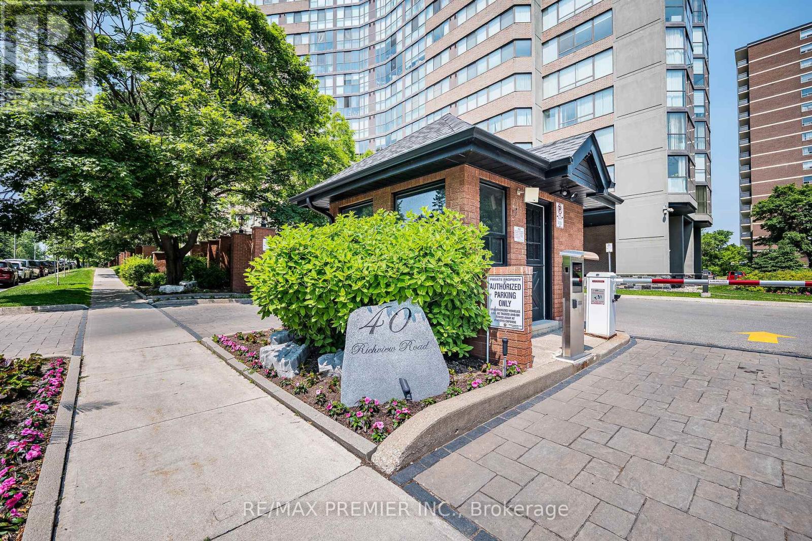 Property at 1606 - 40 RICHVIEW ROAD image 2