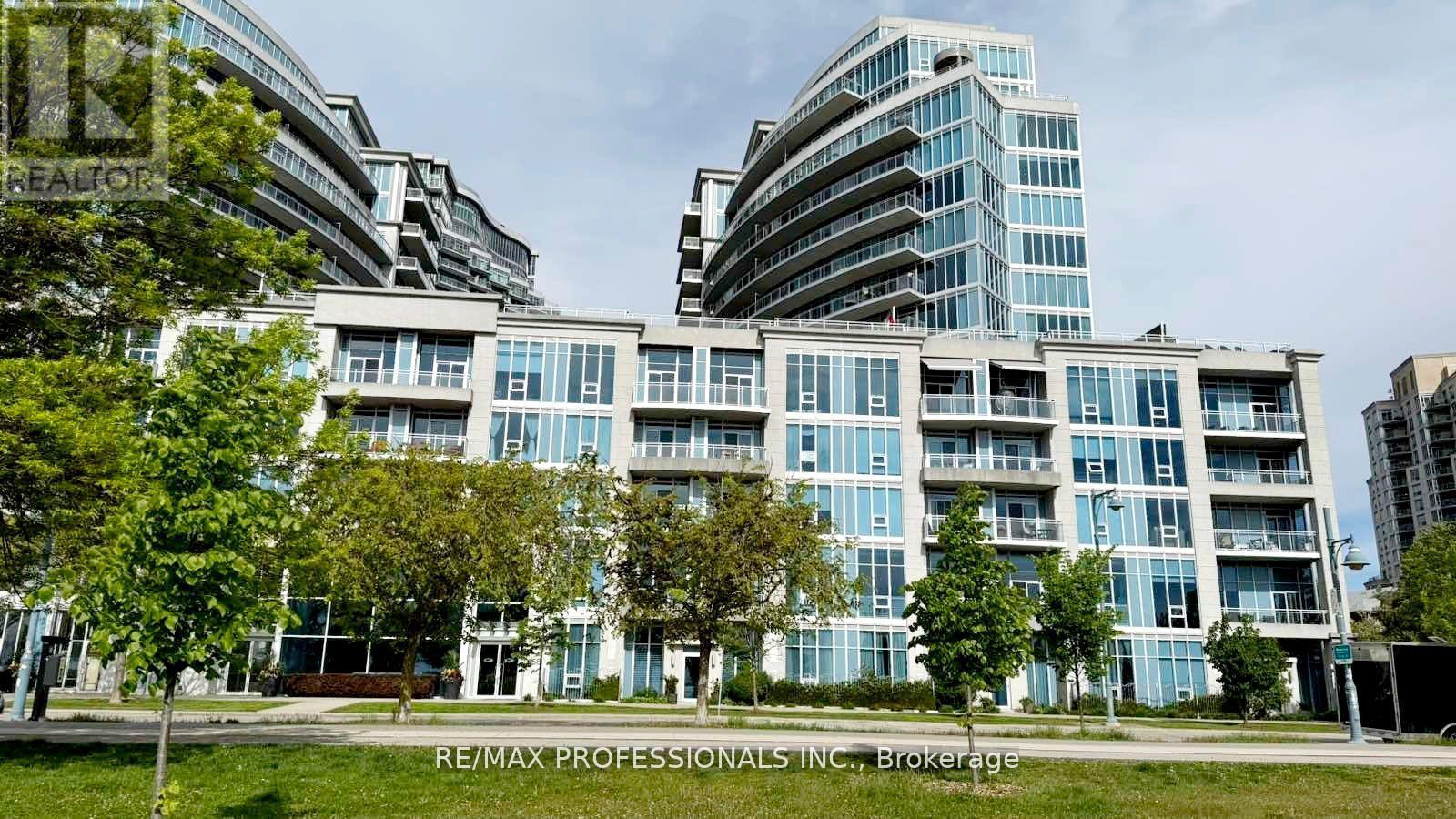 <div class="slider-price">$899,000</div><p>303 - 58 Marine Parade Drive, Toronto, Ontario</p>