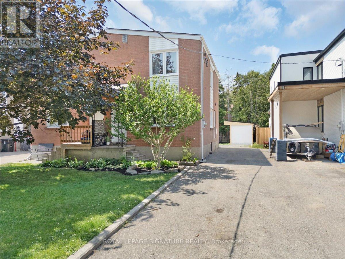 46 VAN STASSEN BOULEVARD, Toronto, Ontario