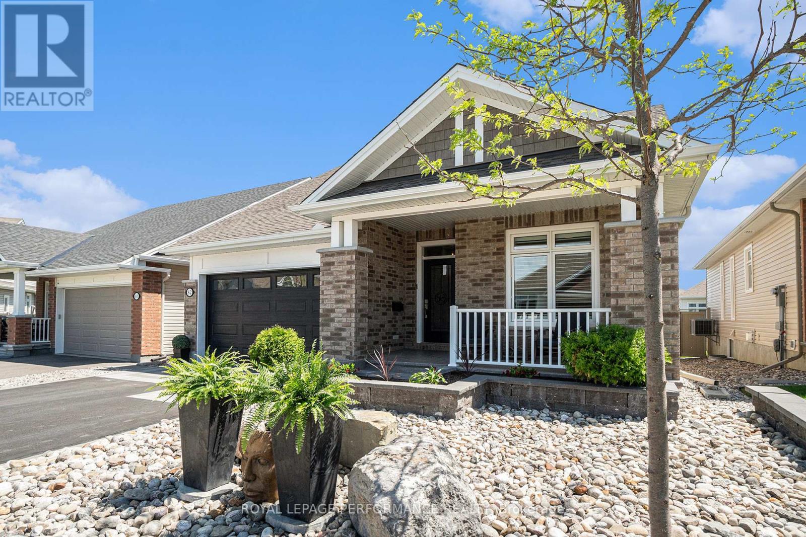 82 KAYENTA STREET, Ottawa, Ontario