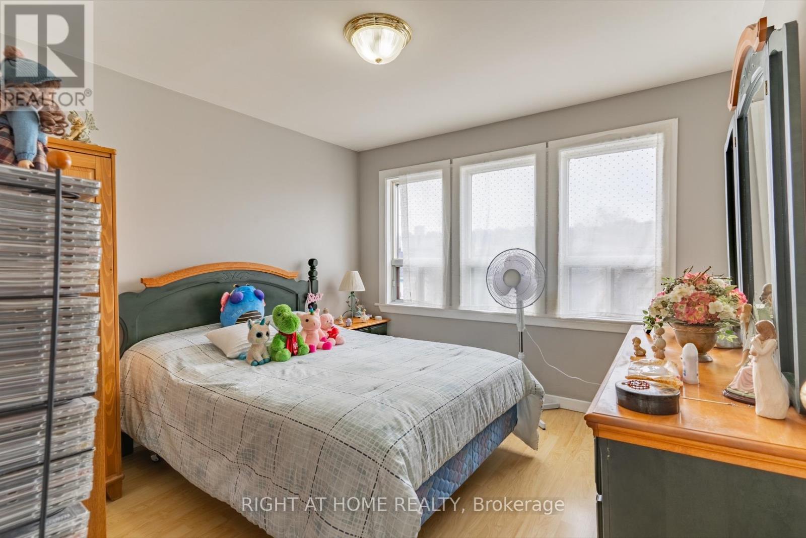 487 Cannon Street E, Hamilton (Gibson), Ontario  L8L 2E5 - Photo 10 - X12219524