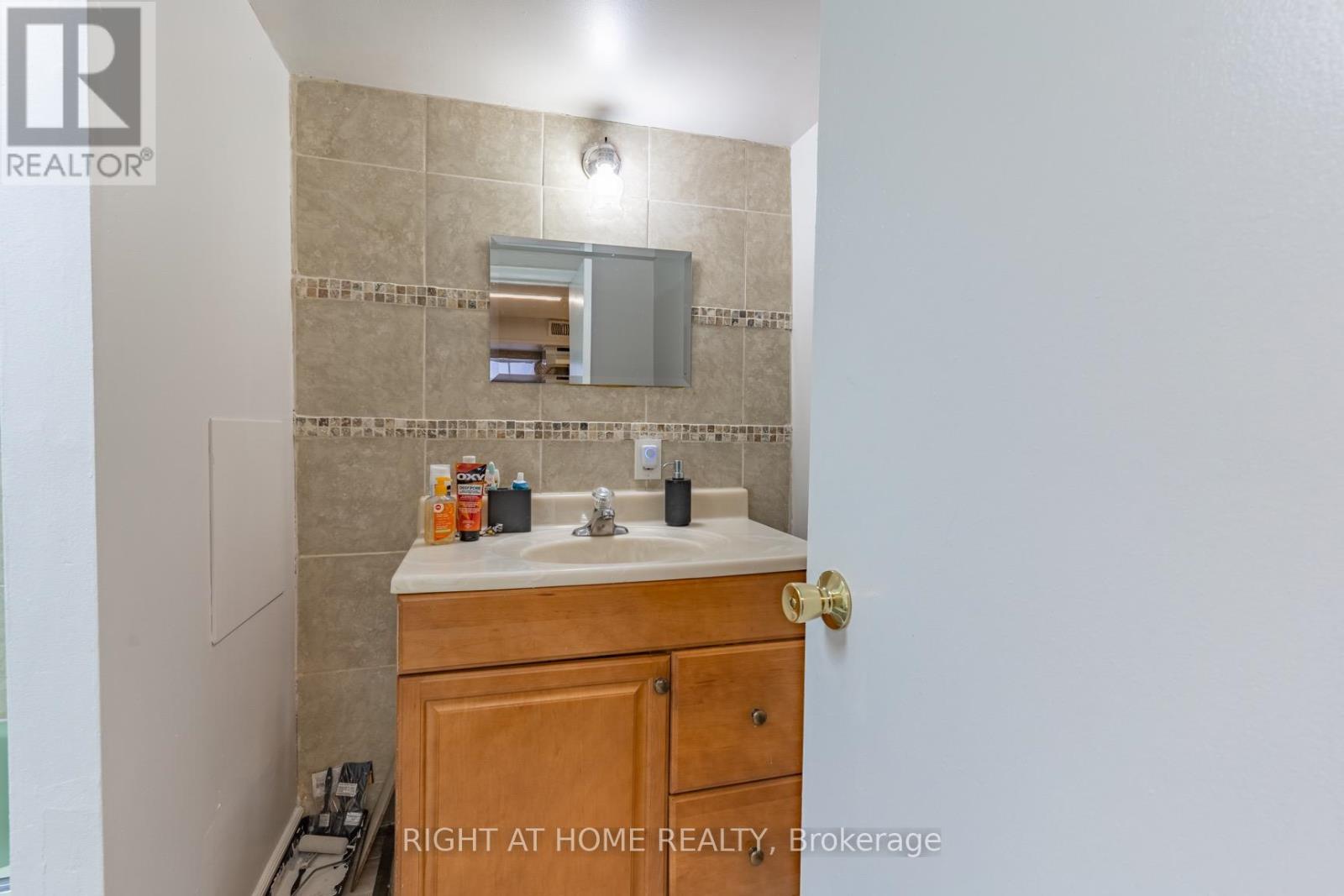 487 Cannon Street E, Hamilton (Gibson), Ontario  L8L 2E5 - Photo 13 - X12219524