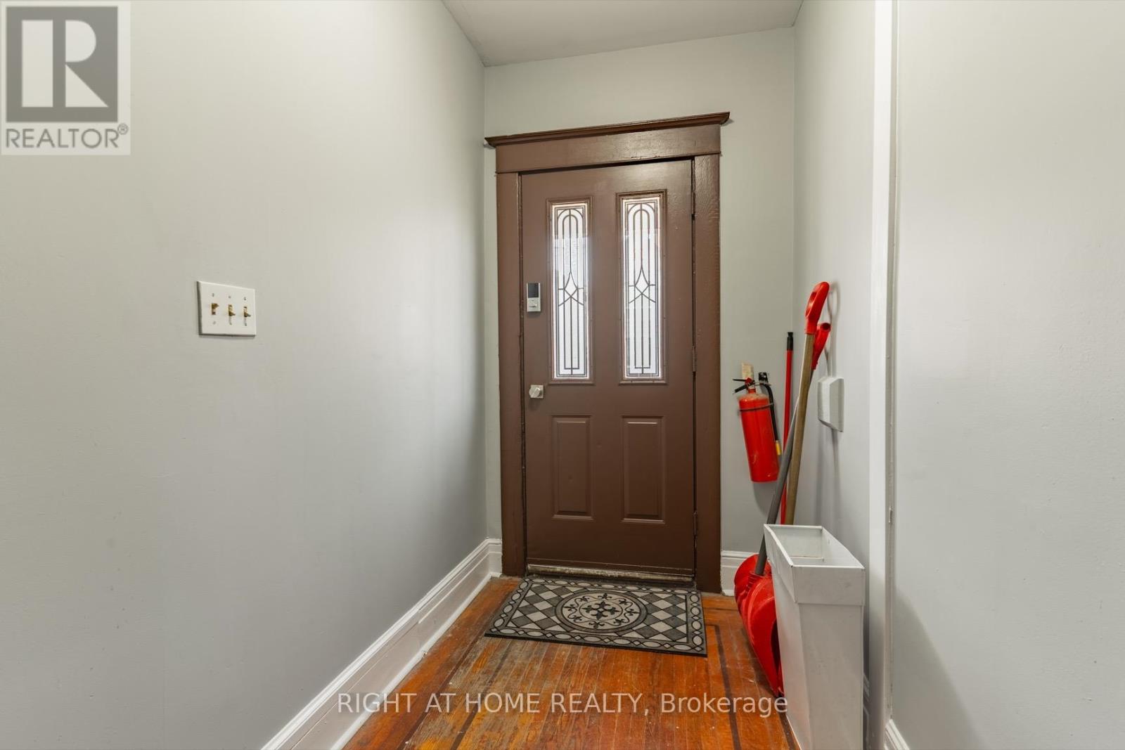 Property at 487 CANNON STREET E image 5
