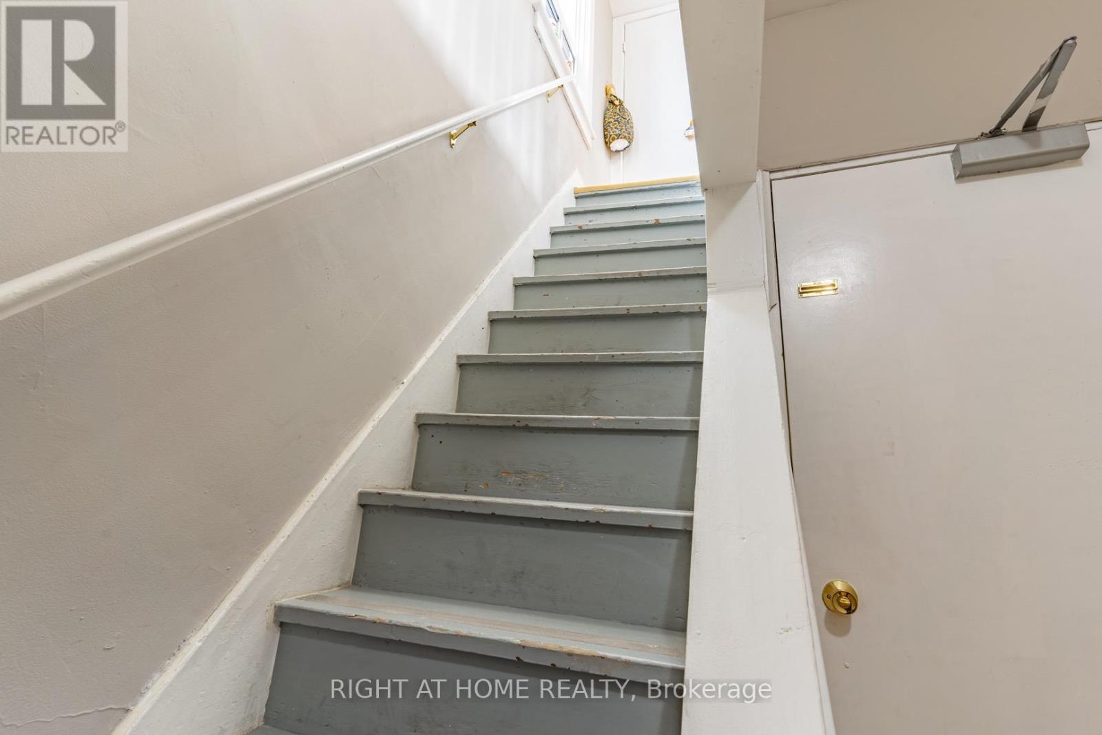 487 Cannon Street E, Hamilton (Gibson), Ontario  L8L 2E5 - Photo 6 - X12219524