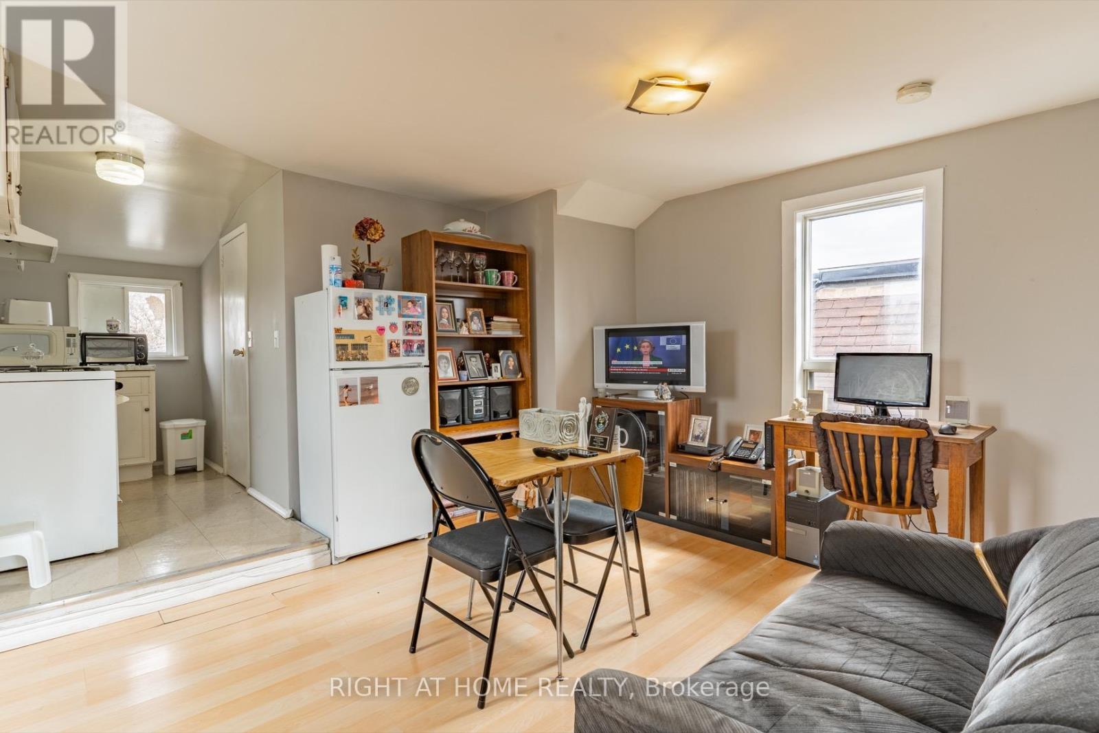 487 Cannon Street E, Hamilton (Gibson), Ontario  L8L 2E5 - Photo 7 - X12219524