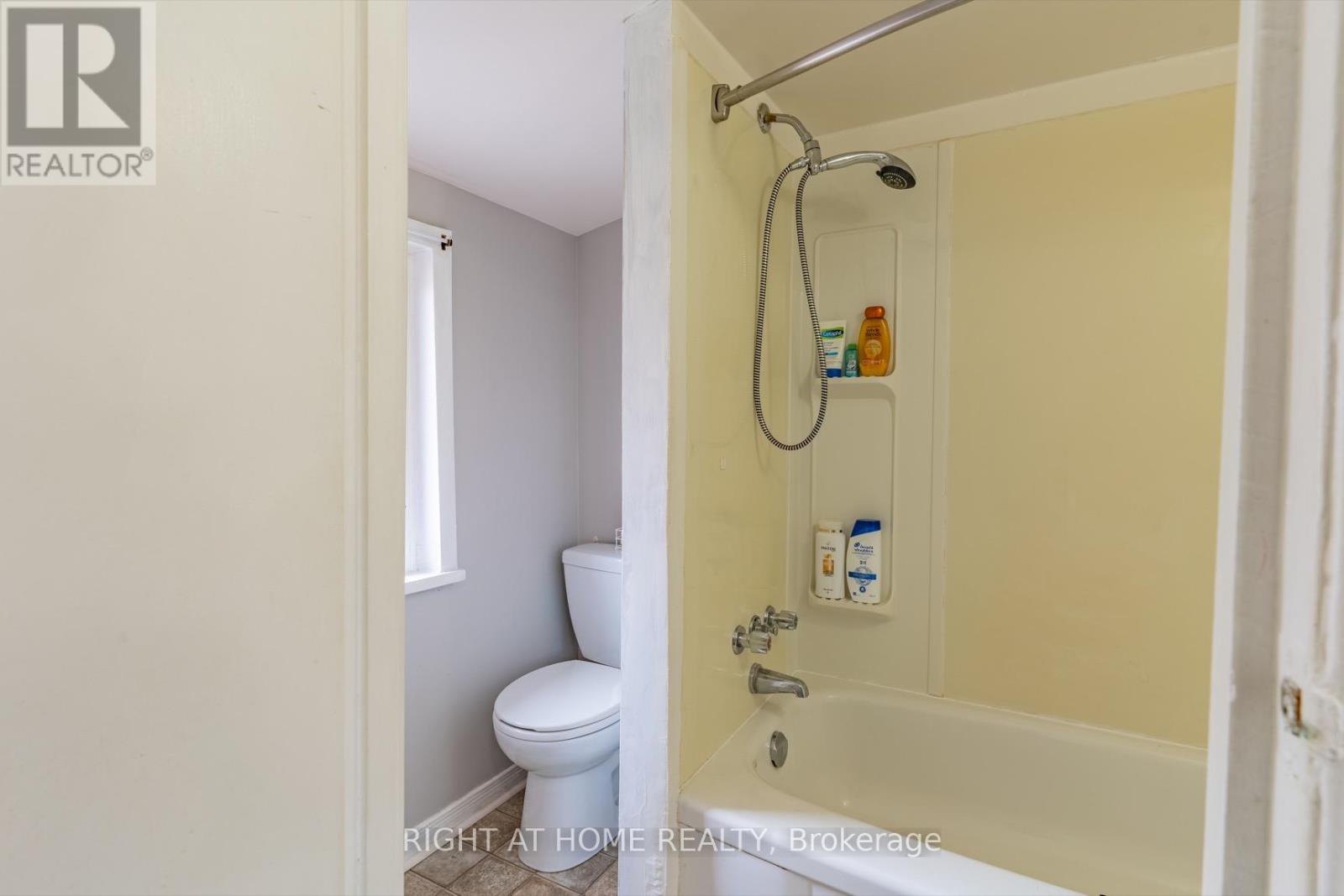 487 Cannon Street E, Hamilton (Gibson), Ontario  L8L 2E5 - Photo 9 - X12219524