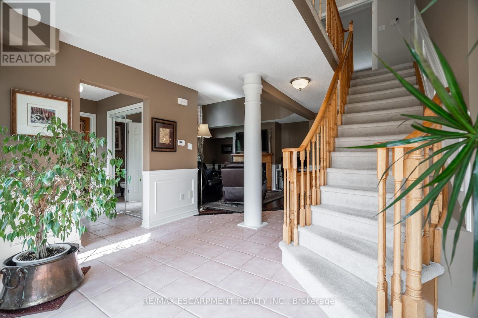 Property at 89 MEADOWLANDS BOULEVARD image 4