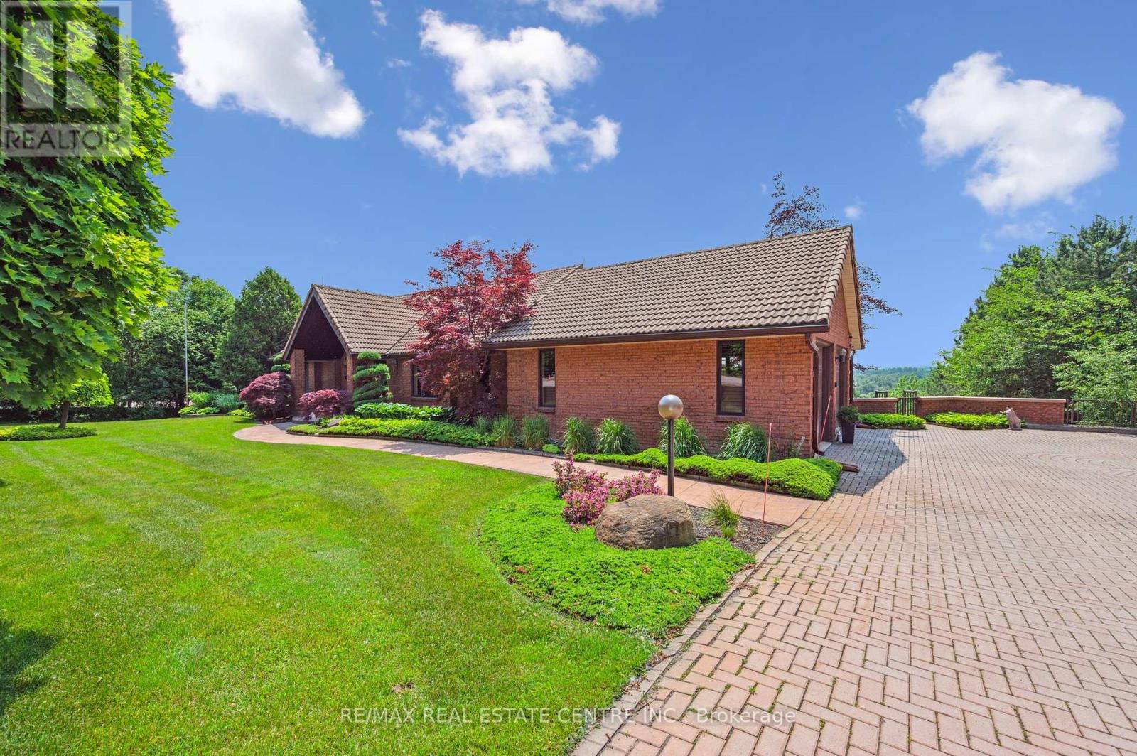 Property at 211 EDGEHILL DRIVE image 5