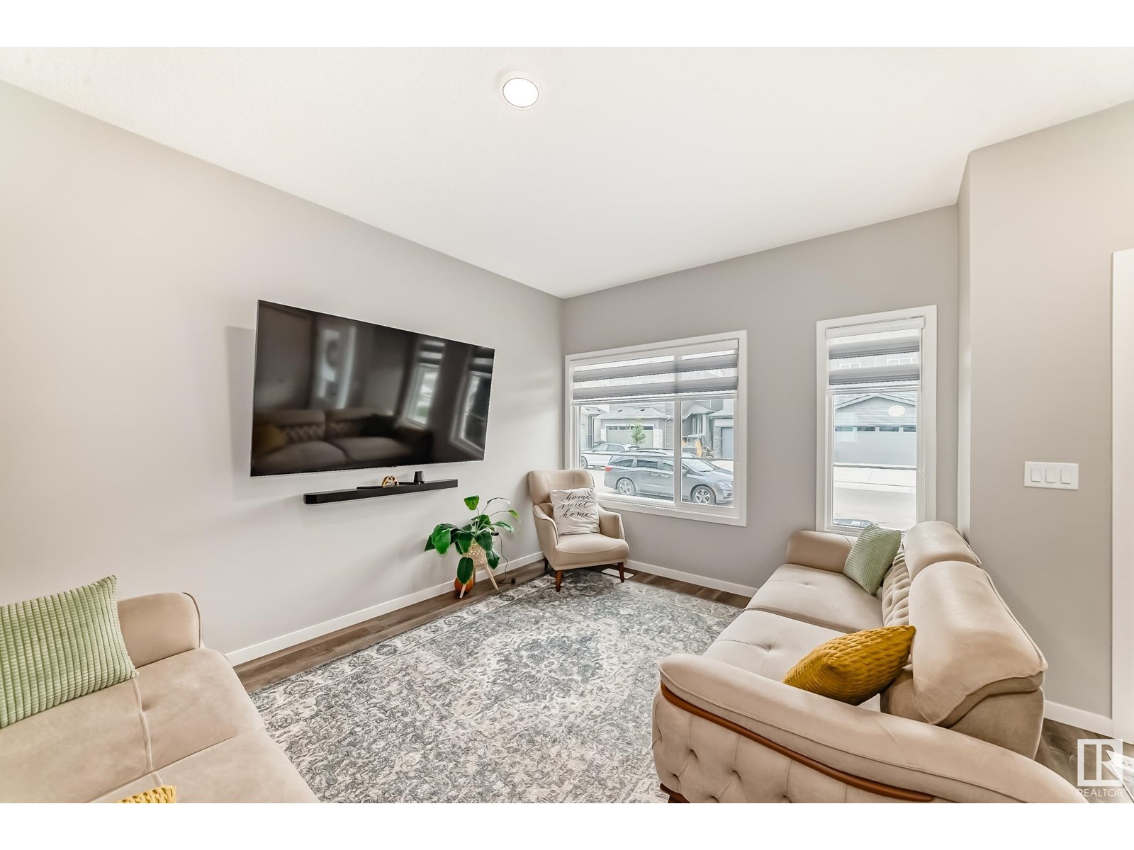 Property at 4727 177 AV NW image 3