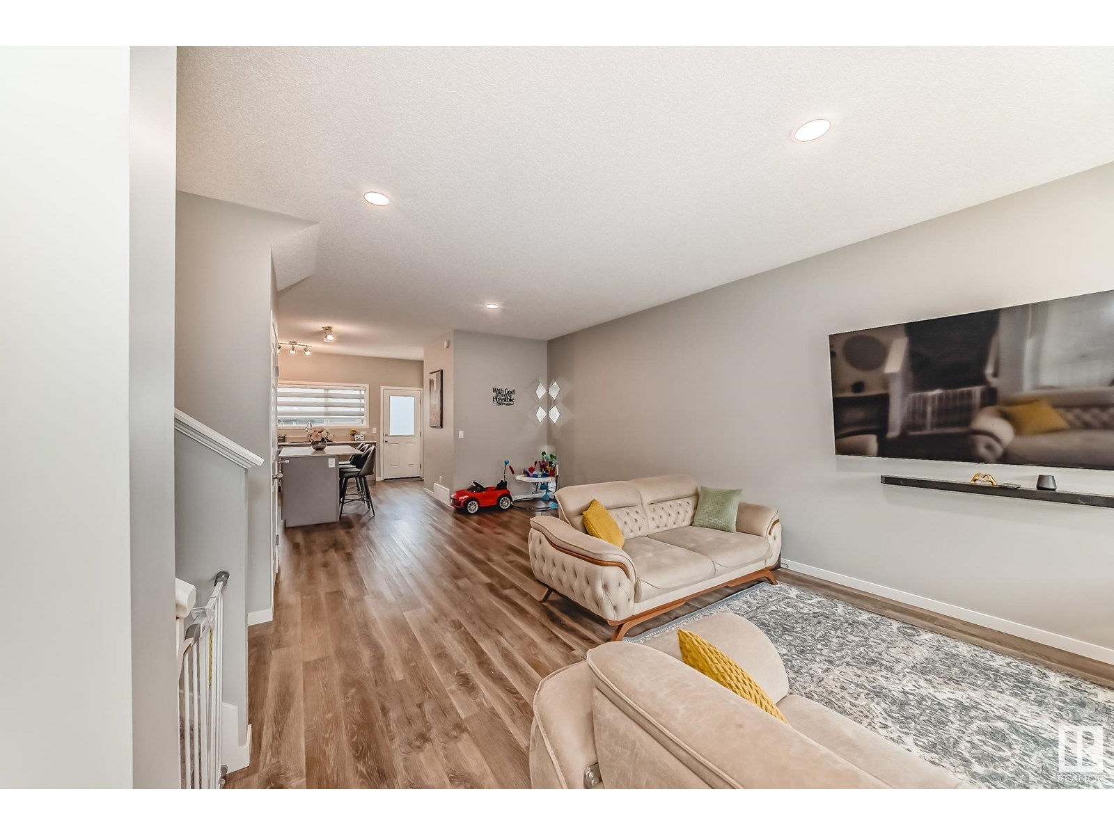Property at 4727 177 AV NW image 5
