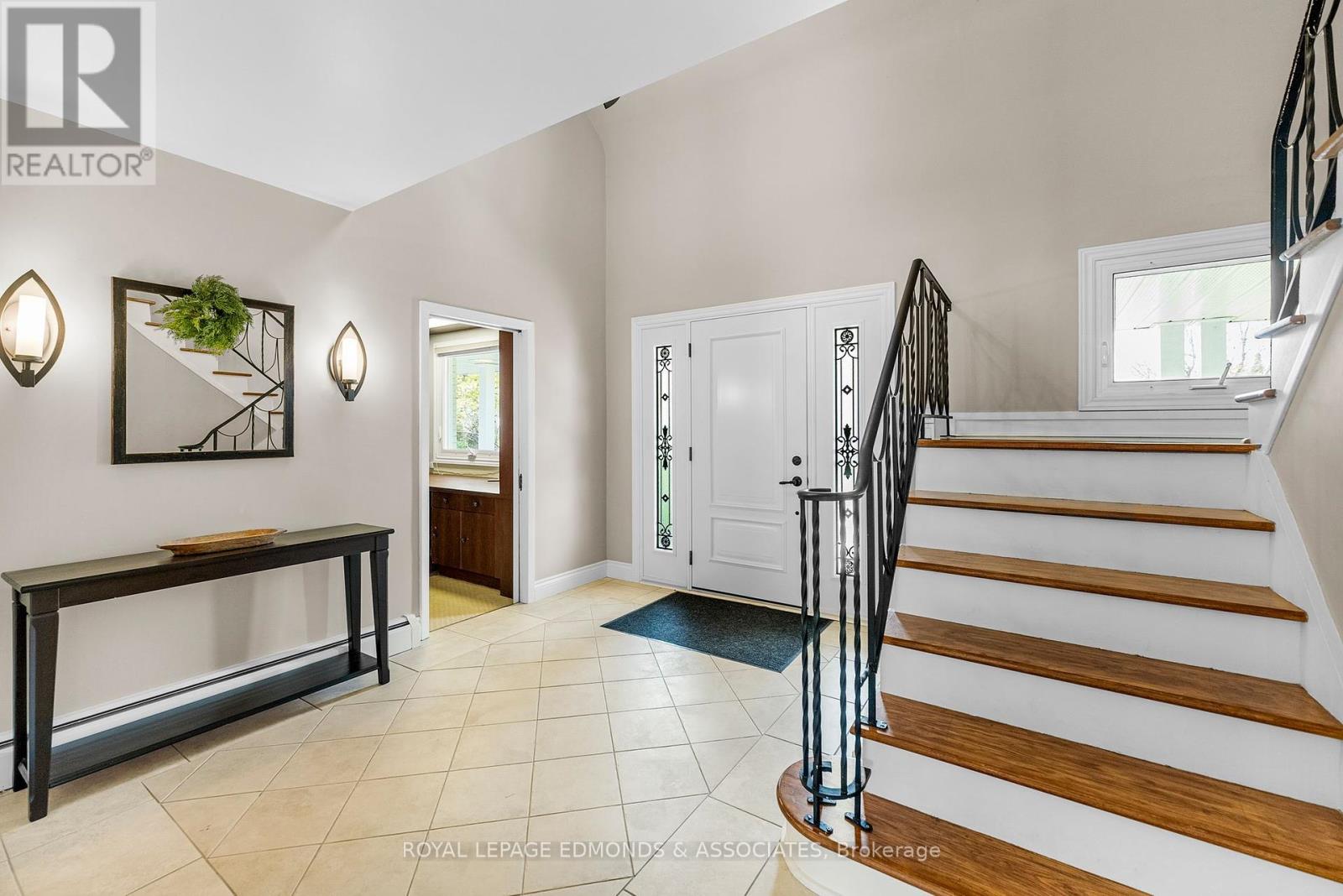 603 Glenwood Drive, Pembroke, Ontario  K8A 1T7 - Photo 8 - X12149868
