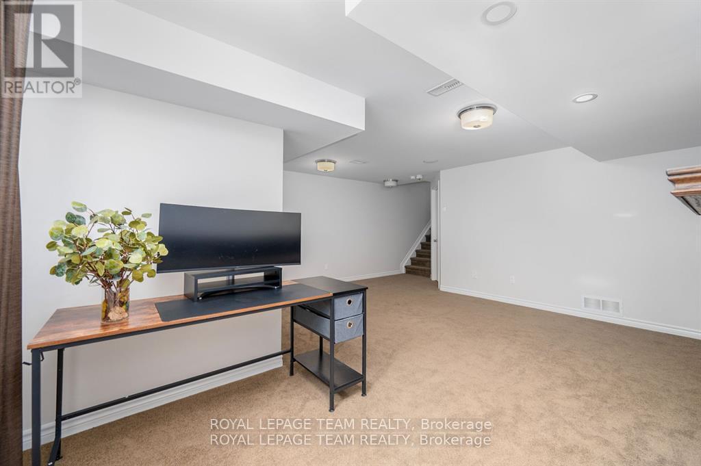 104 Helen Rapp Way, Ottawa, Ontario  K1T 0N4 - Photo 33 - X12219911