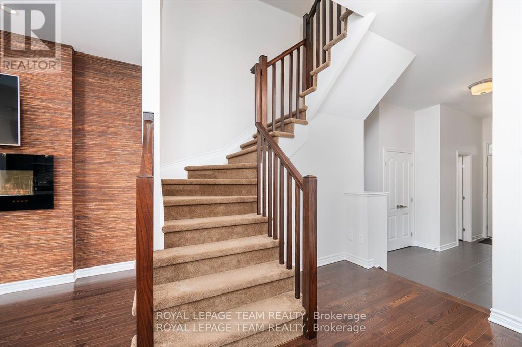 104 Helen Rapp Way, Ottawa, Ontario  K1T 0N4 - Photo 5 - X12219911