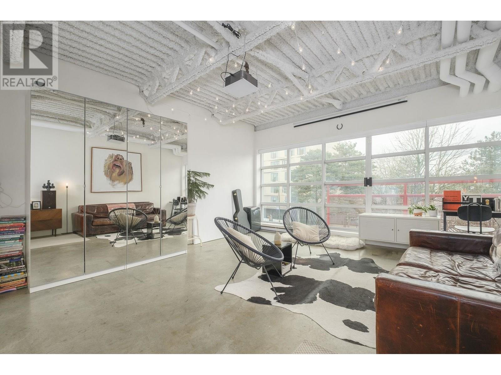 214 350 2ND AVENUE, Vancouver, British Columbia
