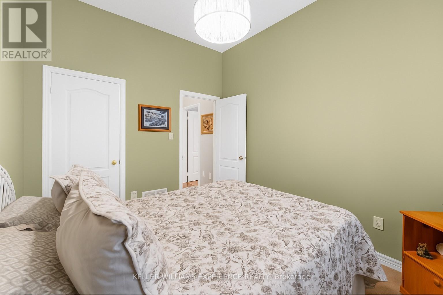 40 Collier Crescent, Essa, Ontario  L3W 0M6 - Photo 34 - N12219311