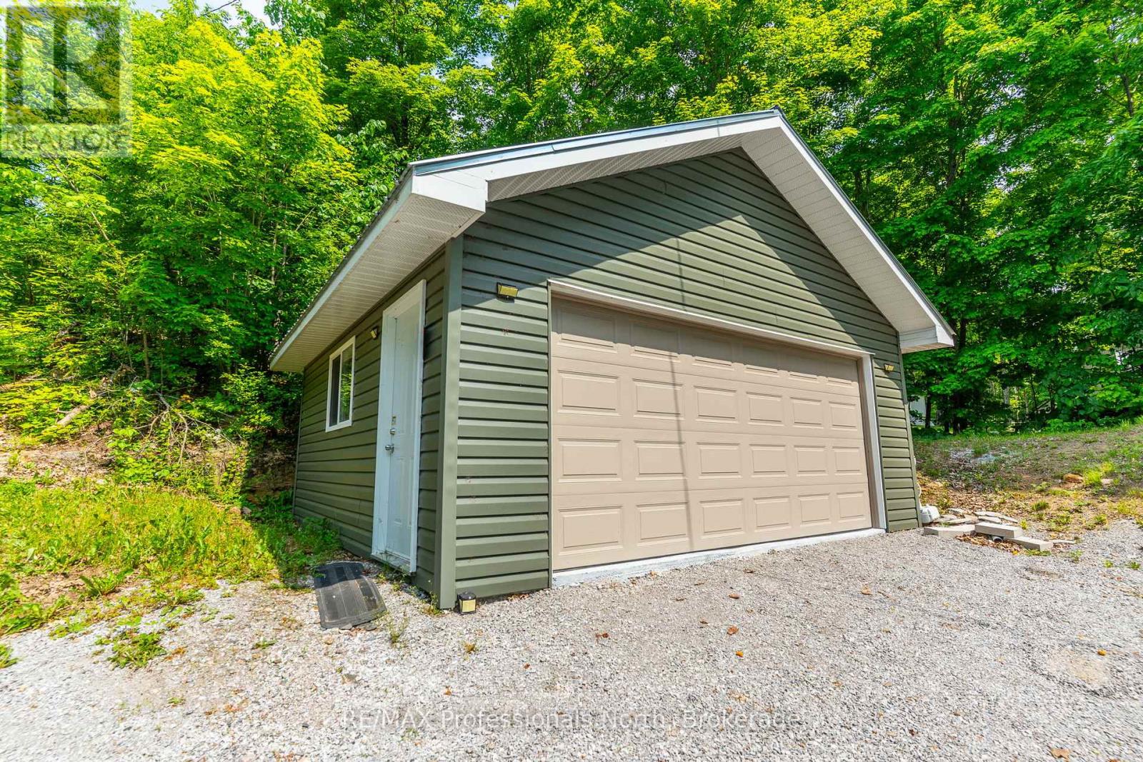 1065 Shaded Water Trail, Minden Hills (Minden), Ontario  K0M 2K0 - Photo 43 - X12219900
