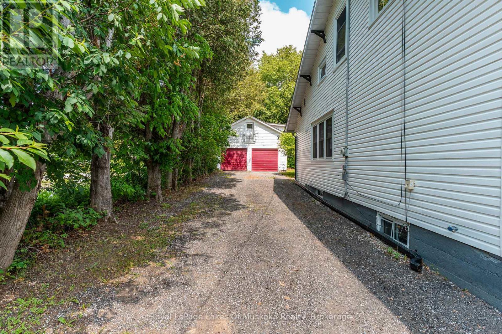8 North Road, Lake Of Bays, Ontario  P0B 1A0 - Photo 38 - X12219922