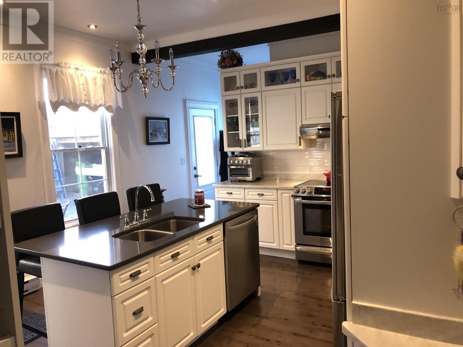 157 Queen Street, Digby, Nova Scotia  B0V 1A0 - Photo 5 - 202505285