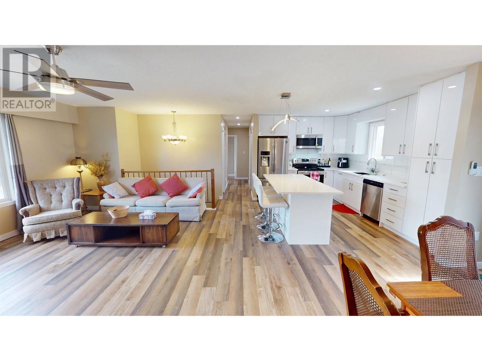 Property at 630 ROLPH STREET image 4