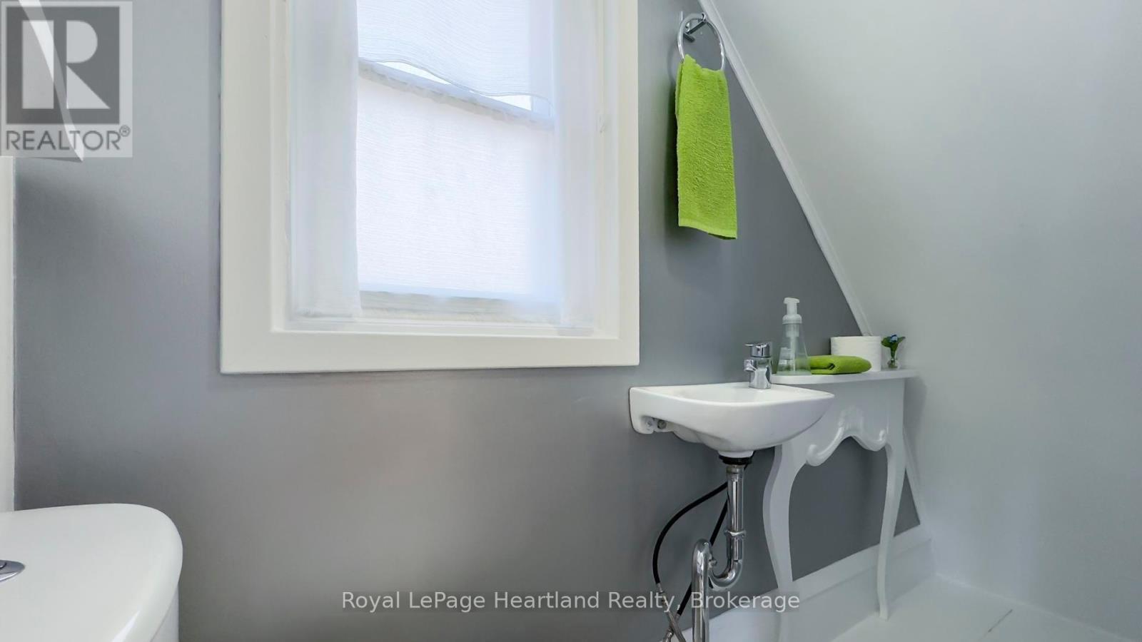 115 Queen Street, Central Huron, Ontario  N0M 1L0 - Photo 19 - X12213018