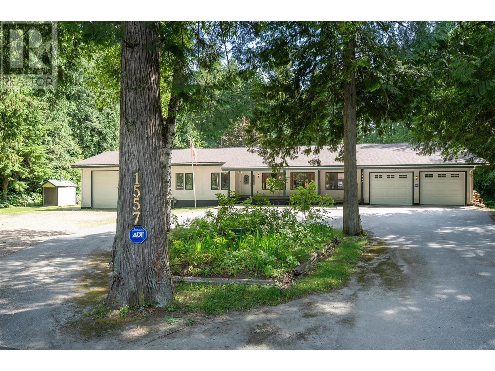 1557 Nichol Road, Revelstoke, British Columbia