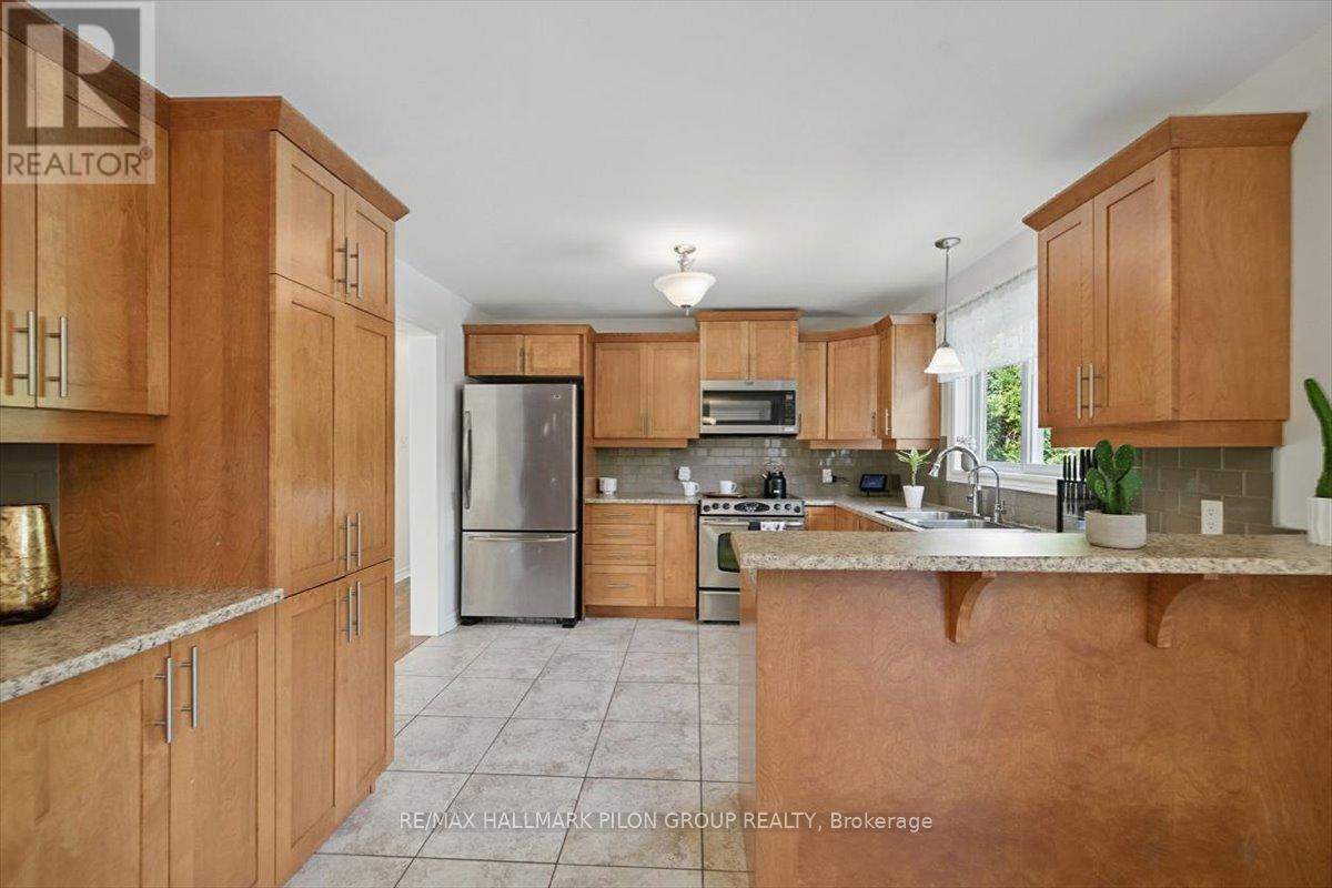 Property at 52 POOLE CREEK CRESCENT image 3