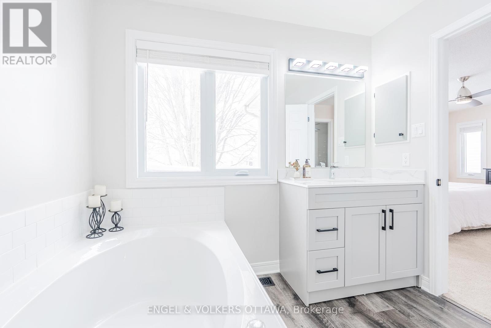 18 Avonhurst Avenue, Ottawa, Ontario  K2J 4K9 - Photo 15 - X12220023