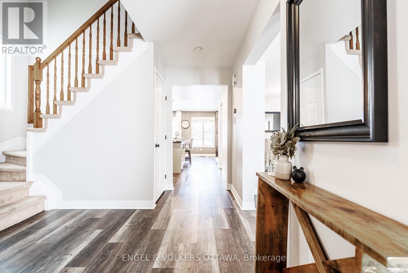 18 Avonhurst Avenue, Ottawa, Ontario  K2J 4K9 - Photo 3 - X12220023