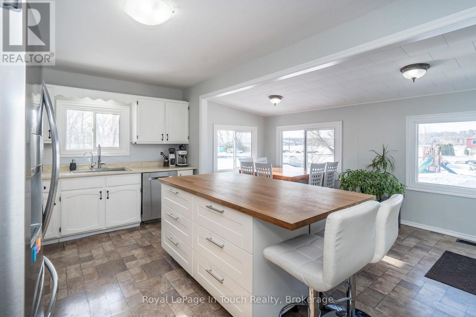 164 Duck Bay Road, Tay, Ontario  L0K 2C0 - Photo 15 - S12211897