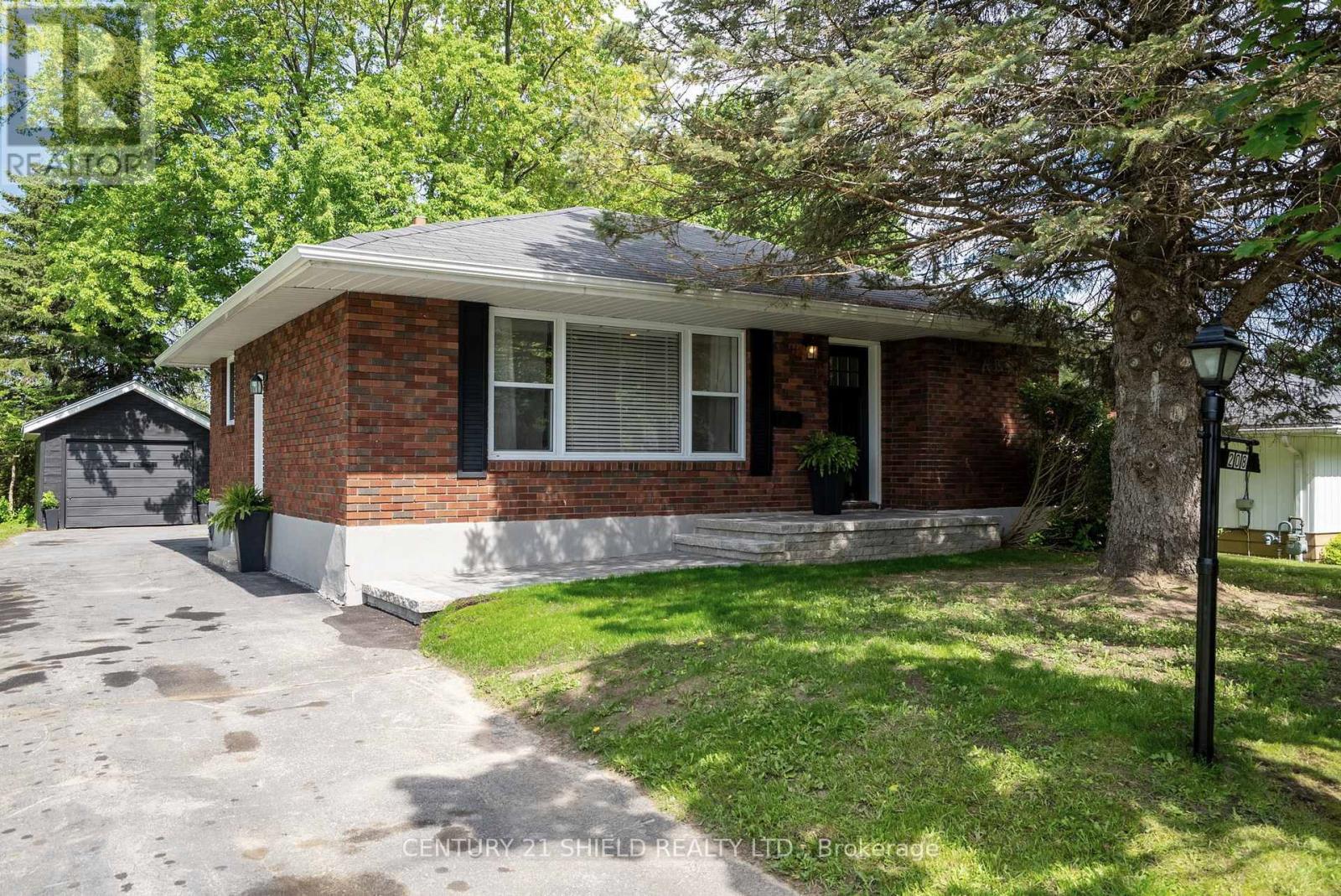 208 ANTHONY STREET, Cornwall, Ontario
