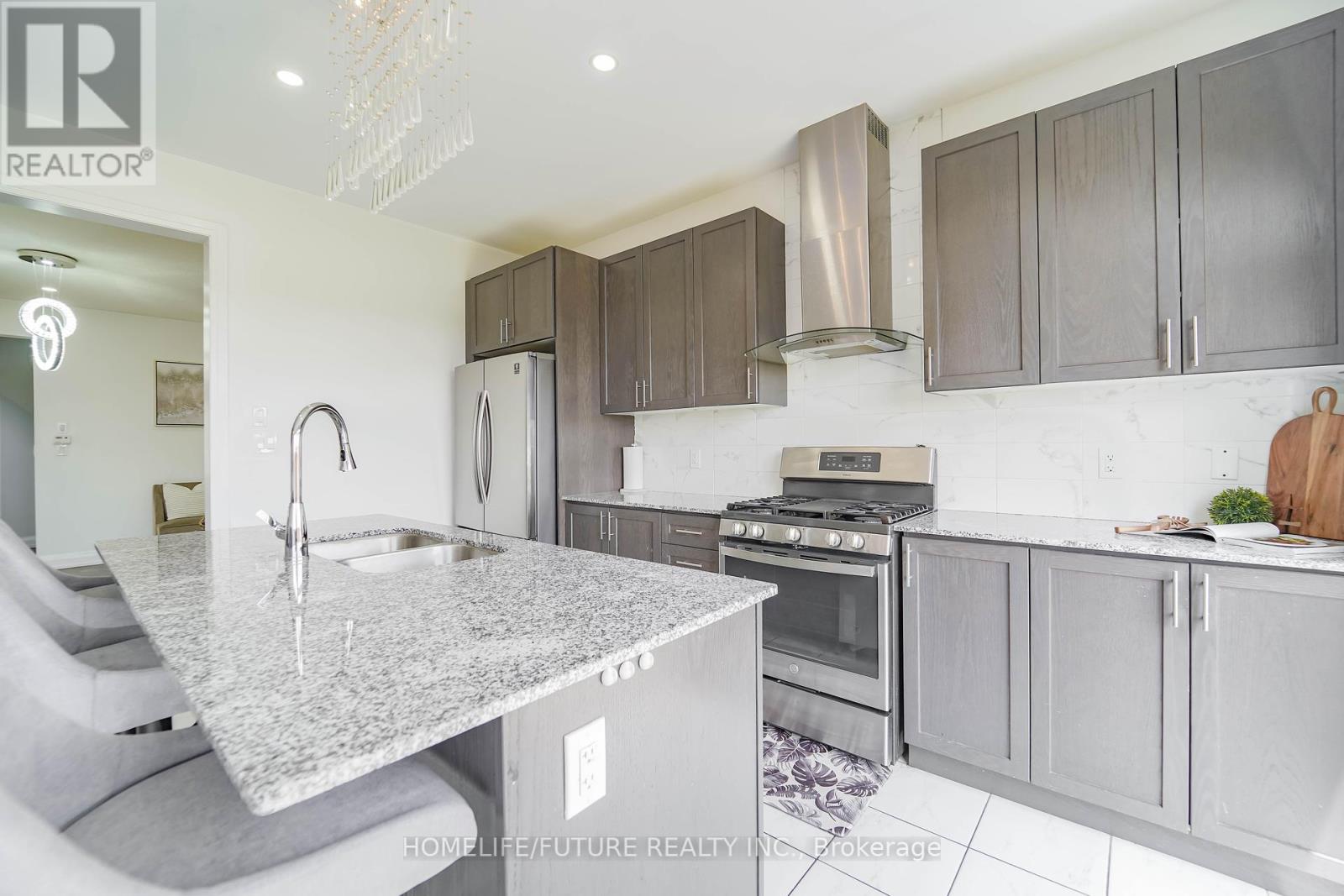 9 Christine Elliott Avenue, Whitby, Ontario  L1P 0B8 - Photo 14 - E12216121