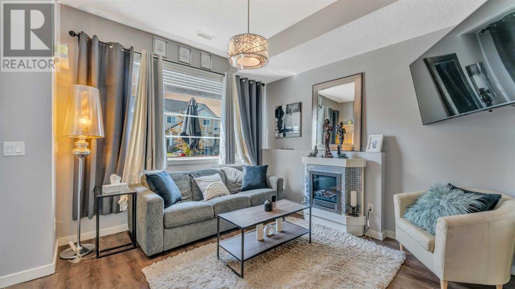 Property at 415 Saddlemont Boulevard NE image 3
