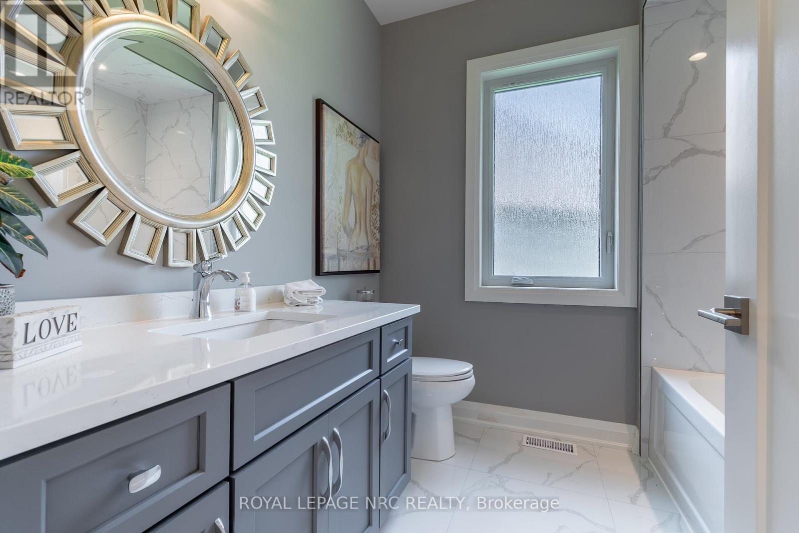 11 Emily Lane, Pelham, Ontario  L0S 1E4 - Photo 12 - X12220127