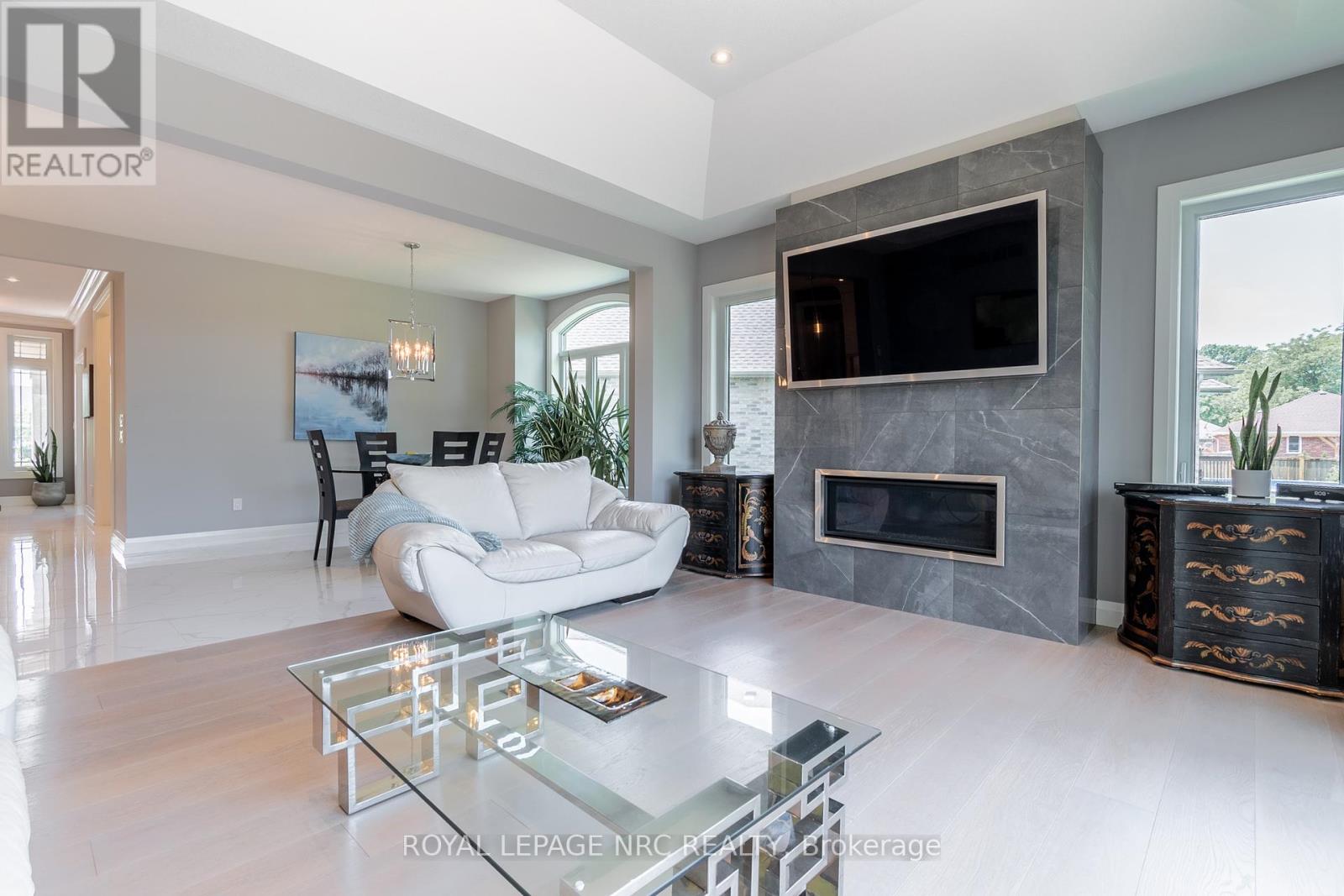 11 Emily Lane, Pelham, Ontario  L0S 1E4 - Photo 17 - X12220127