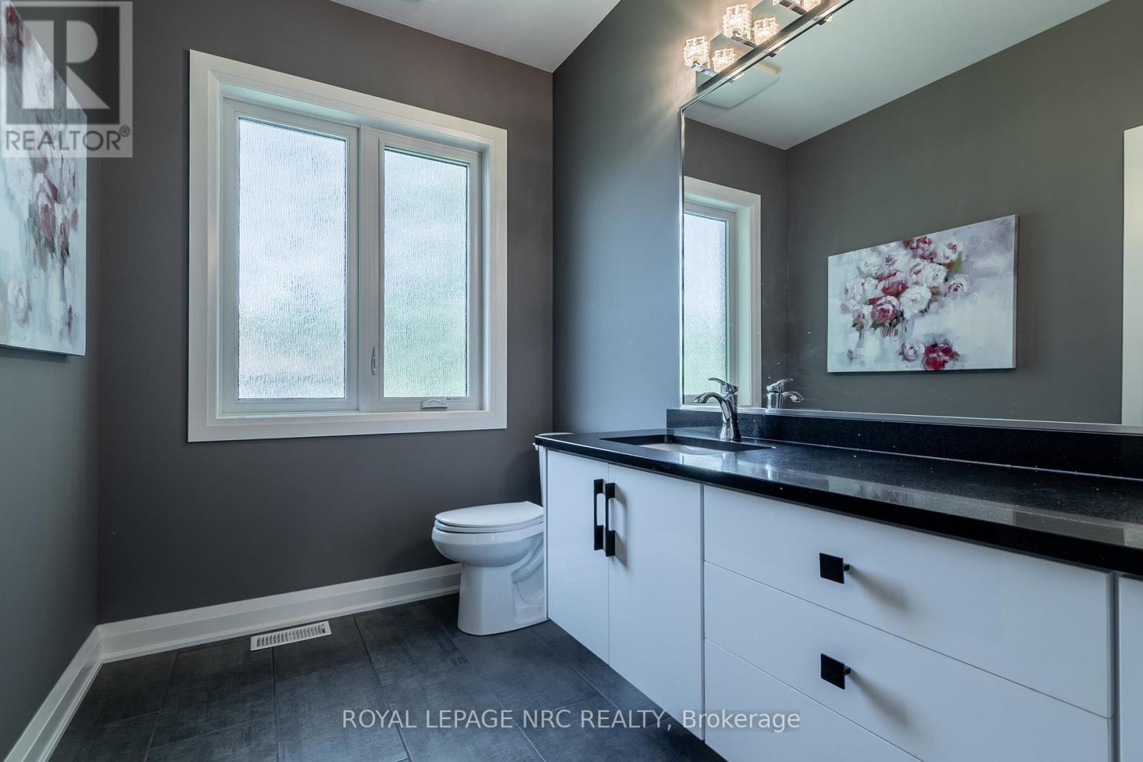 11 Emily Lane, Pelham, Ontario  L0S 1E4 - Photo 29 - X12220127