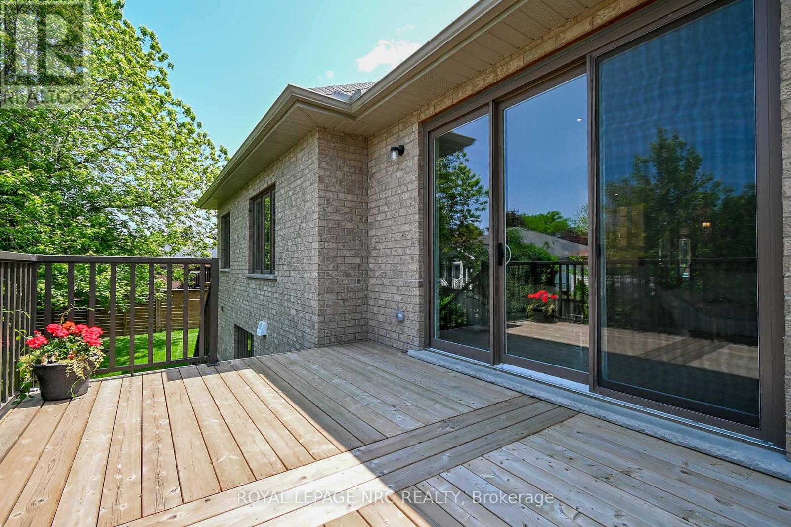 11 Emily Lane, Pelham, Ontario  L0S 1E4 - Photo 30 - X12220127