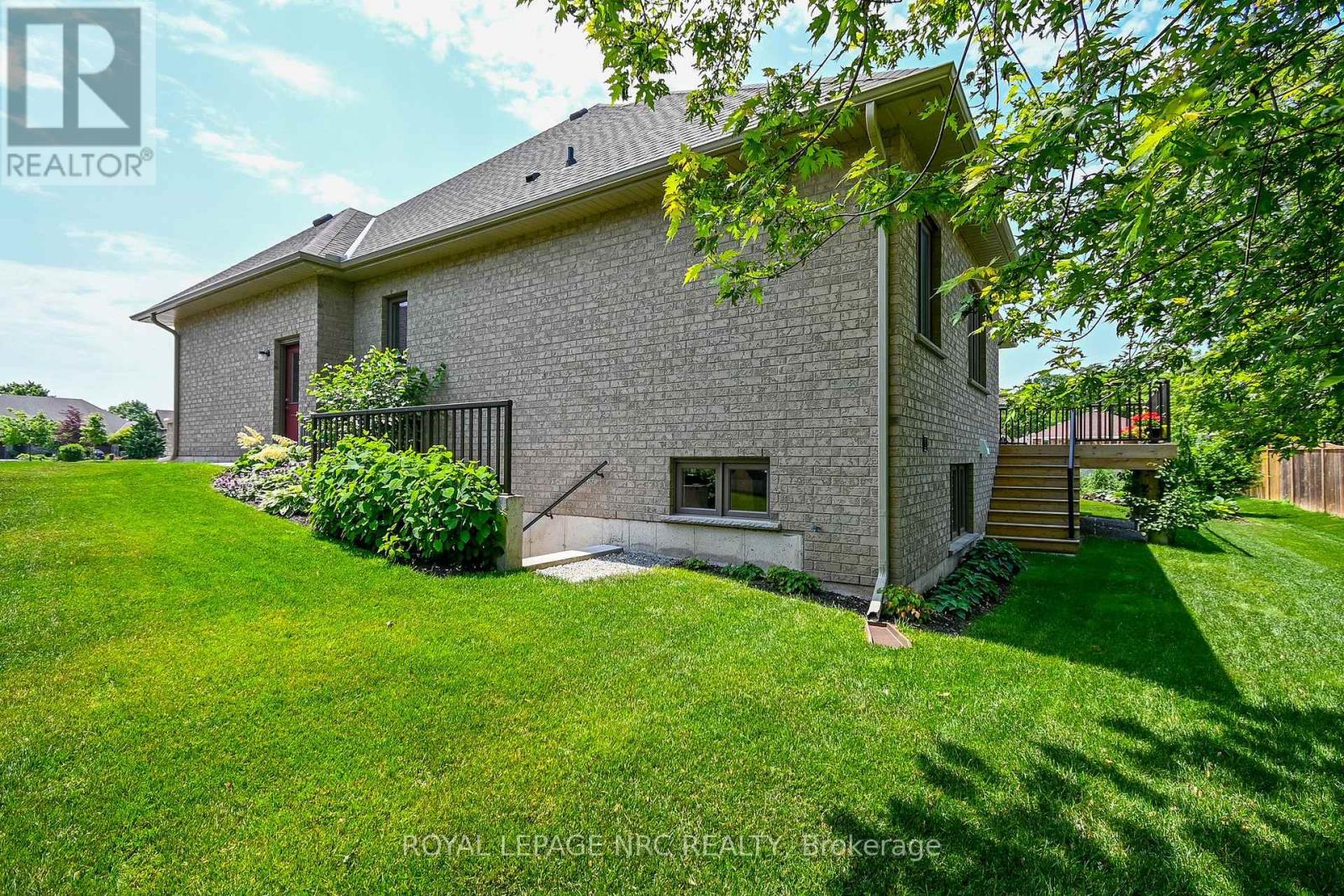 11 Emily Lane, Pelham, Ontario  L0S 1E4 - Photo 32 - X12220127