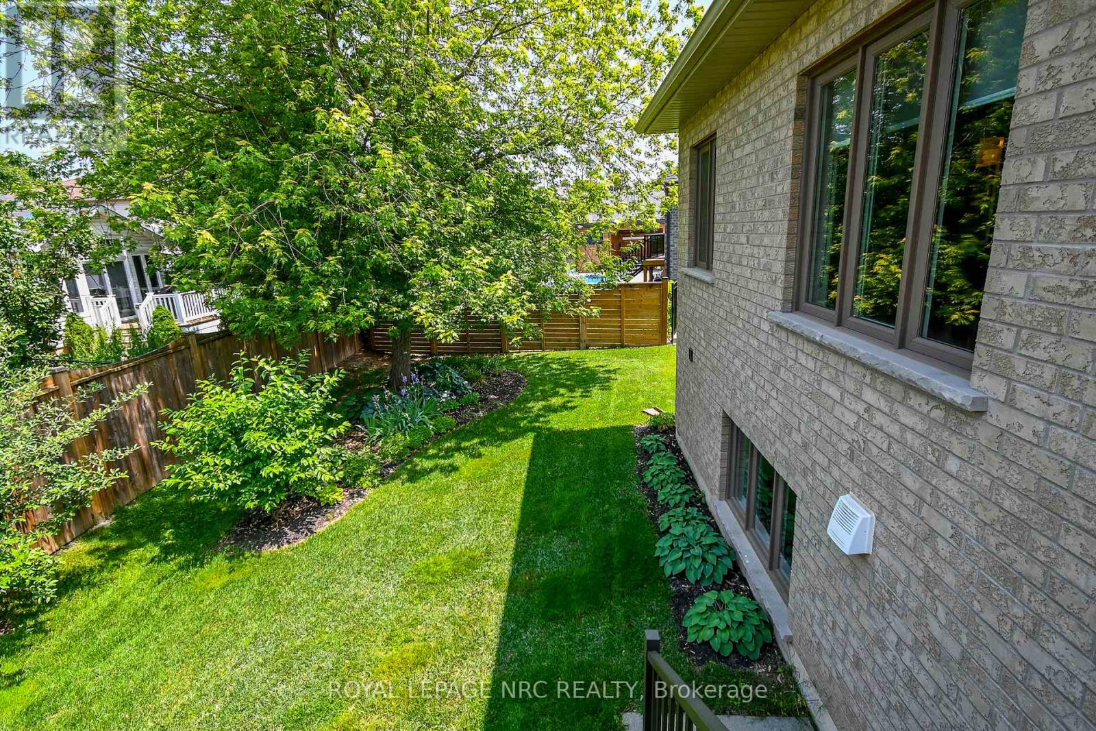 11 Emily Lane, Pelham, Ontario  L0S 1E4 - Photo 33 - X12220127
