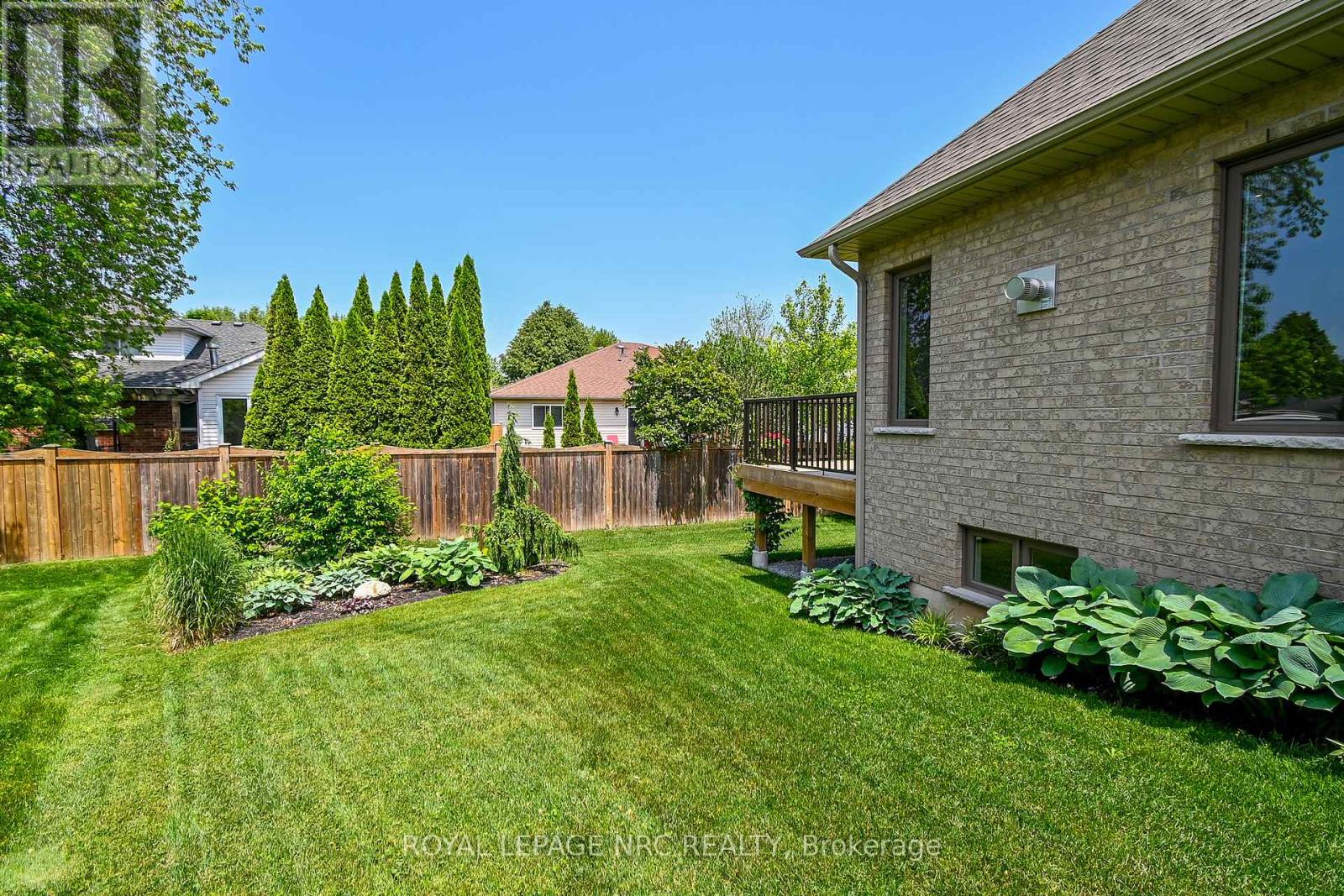 11 Emily Lane, Pelham, Ontario  L0S 1E4 - Photo 39 - X12220127