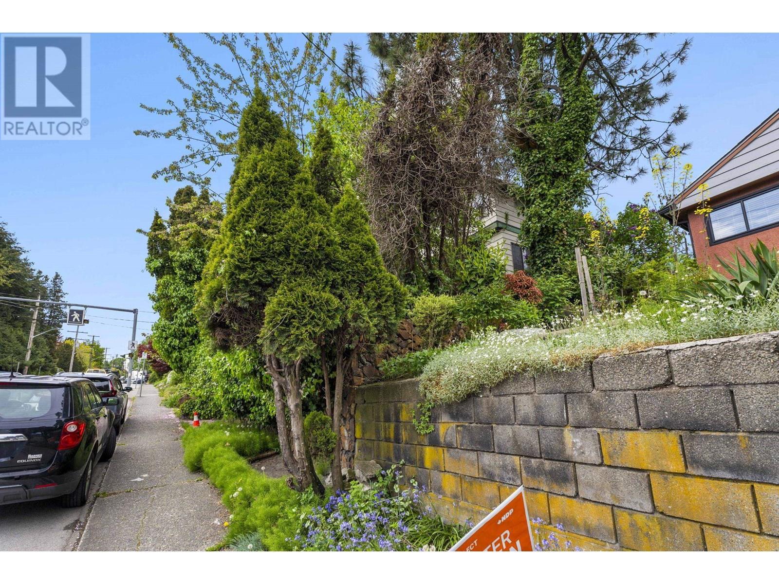Property at 451 E EIGHTH AVENUE image 2