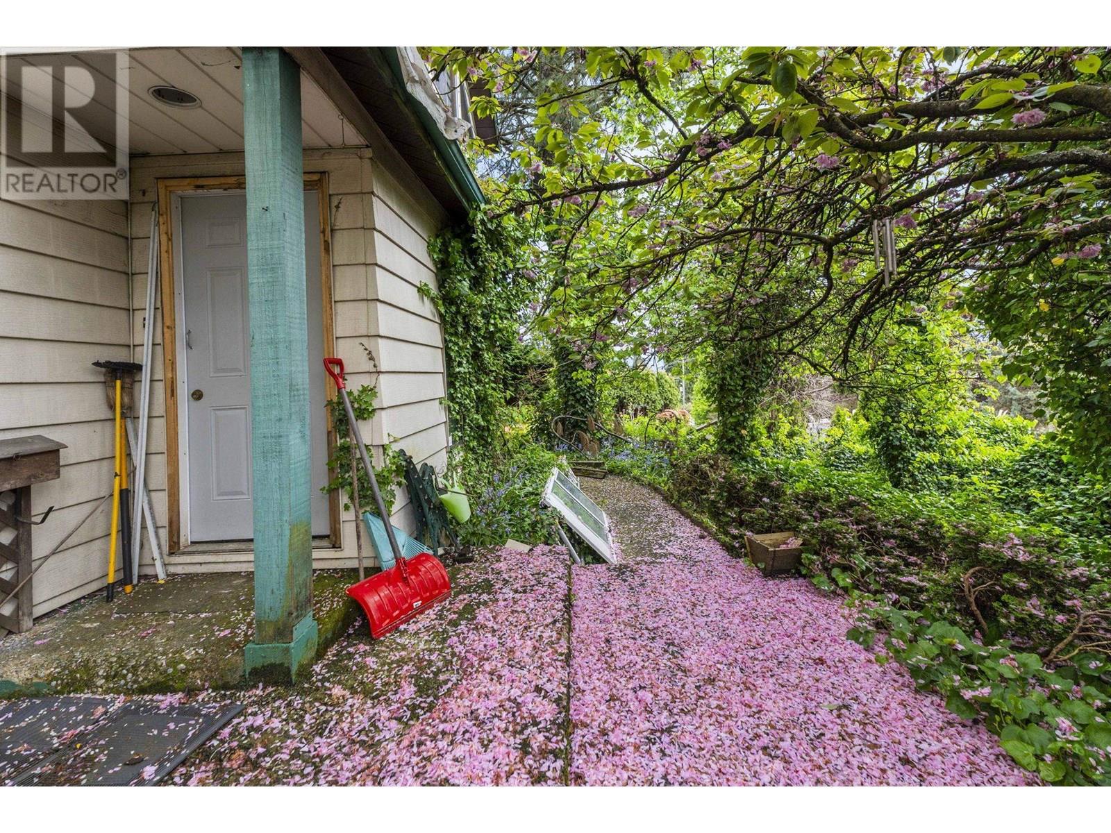 Property at 451 E EIGHTH AVENUE image 4