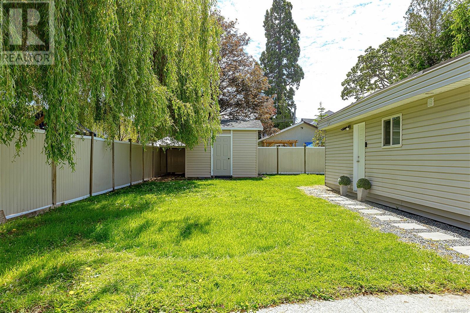 Property at 1739 Bay St image 3