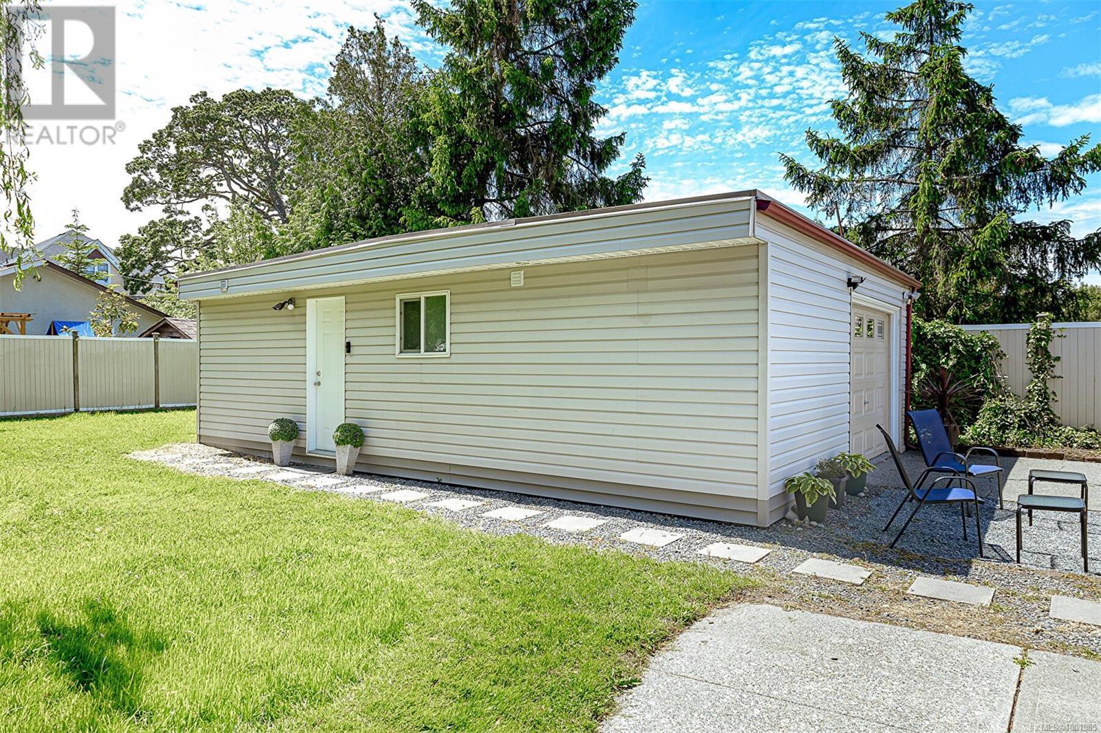 Property at 1739 Bay St image 2