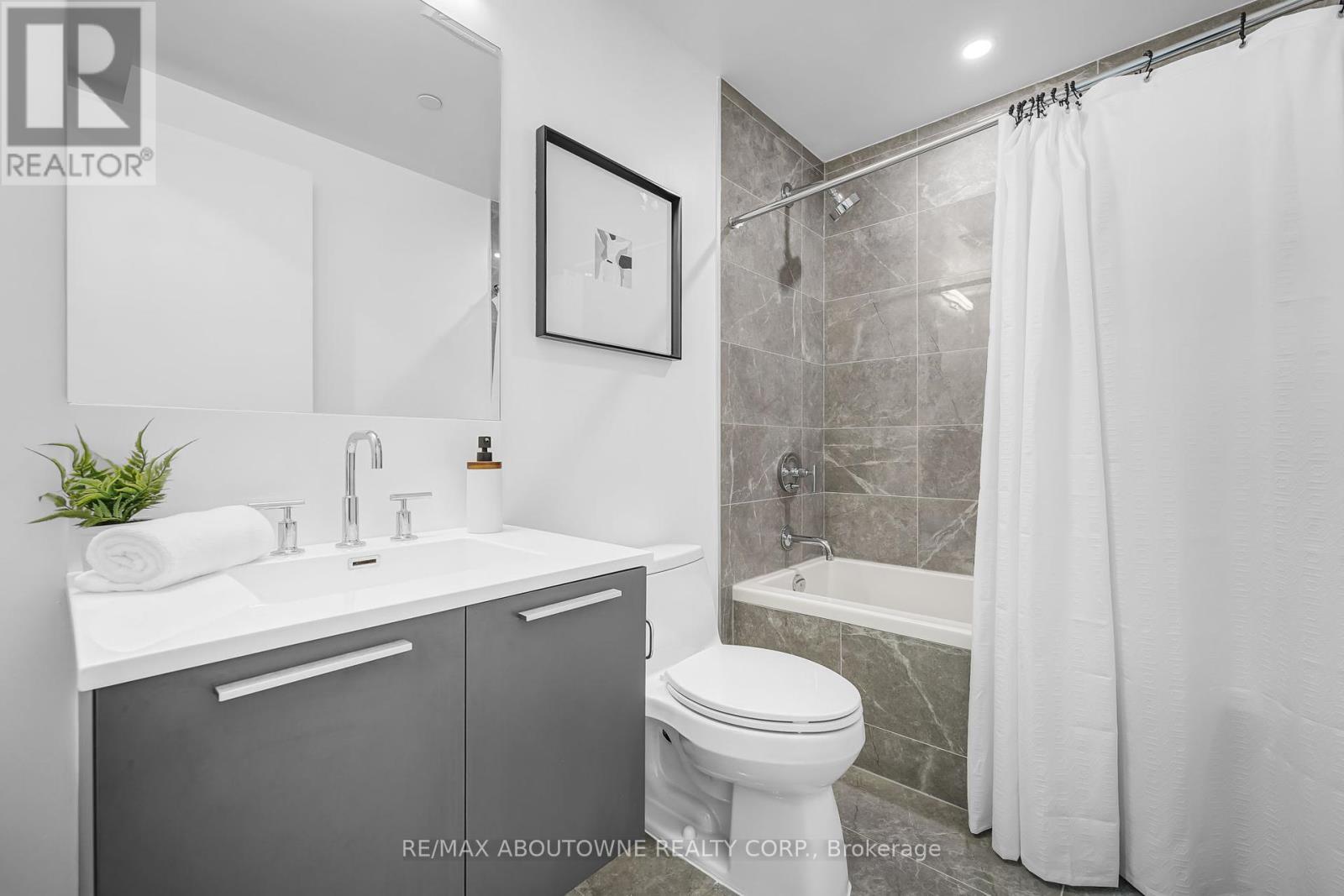 1802 - 3 Gloucester Street, Toronto, Ontario  M4Y 0C6 - Photo 16 - C12219038