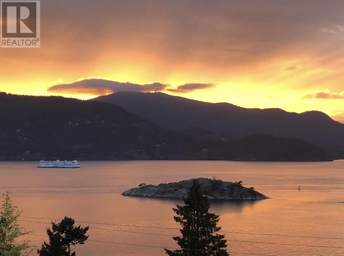 6236 WELLINGTON AVENUE, west vancouver, British Columbia
