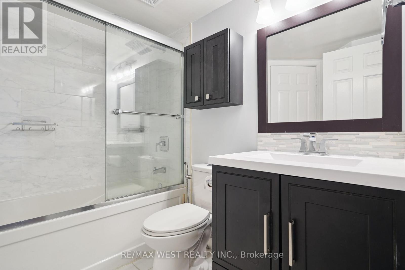1303 - 717 Bay Street, Toronto, Ontario  M5G 2J9 - Photo 6 - C12213540