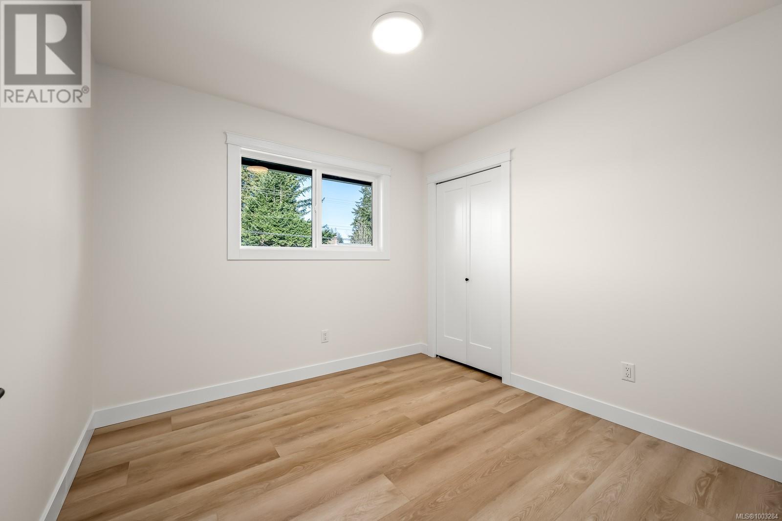Property at 451 McPhedran St S image 4