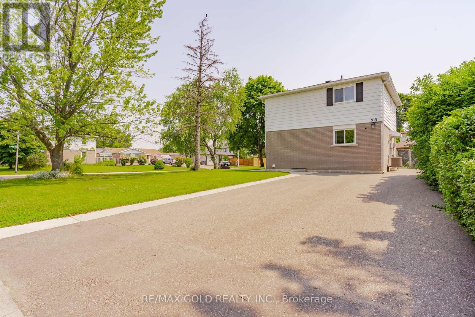 28 Earlton Court, Brampton (Southgate), Ontario  L6T 2B8 - Photo 5 - W12218749