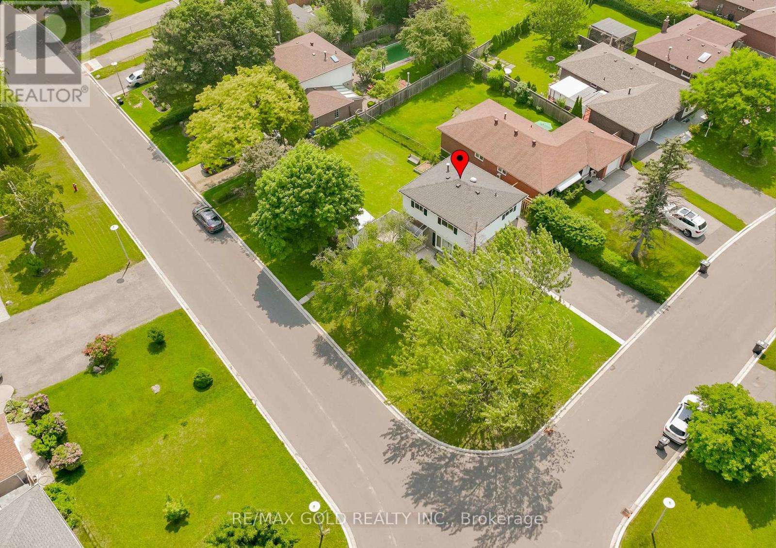 28 EARLTON COURT, Brampton, Ontario