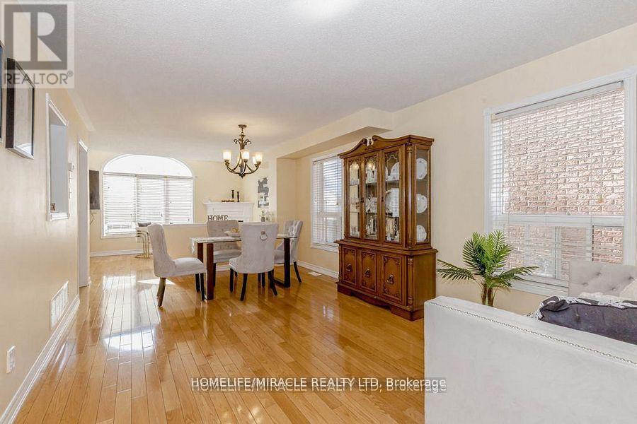 38 Heartleaf Crescent, Brampton, Ontario  L7A 2B7 - Photo 14 - W12130500